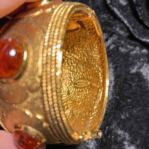 Vintage Chanel Gripoix cuff from season 25 1991 - Picture 3 of 11